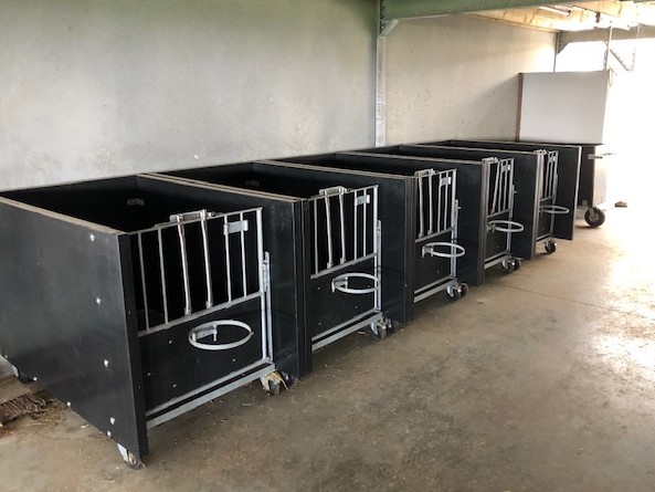 DairyTop Kalvereenlingbox op wieltjes 90cm breed