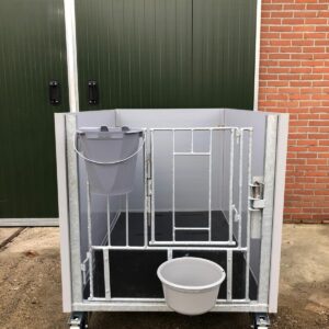 DairyTop Kälbereinzelbox auf Rädern 100cm Breit aus PVC Panele