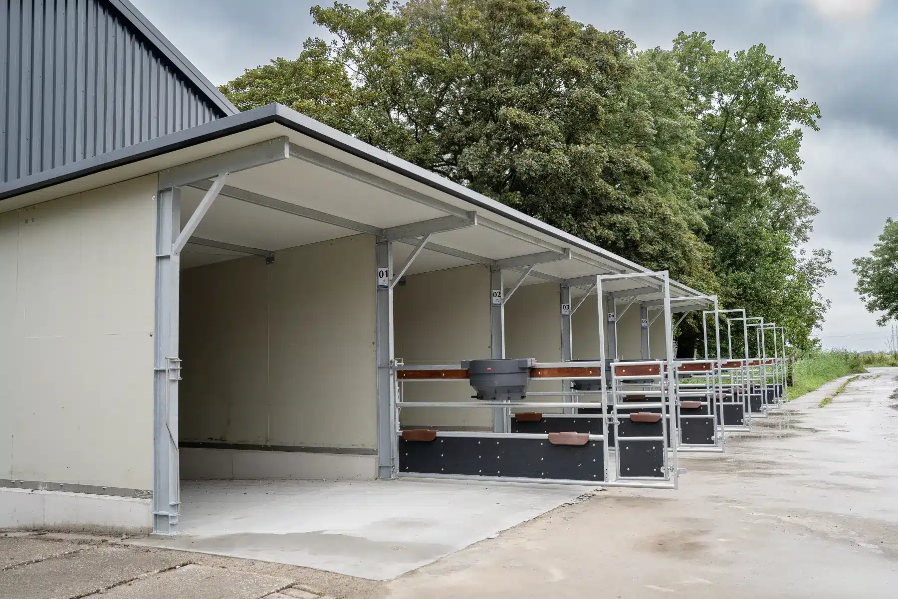Optima Klima Stal XL: zijaanzicht met gesloten wand